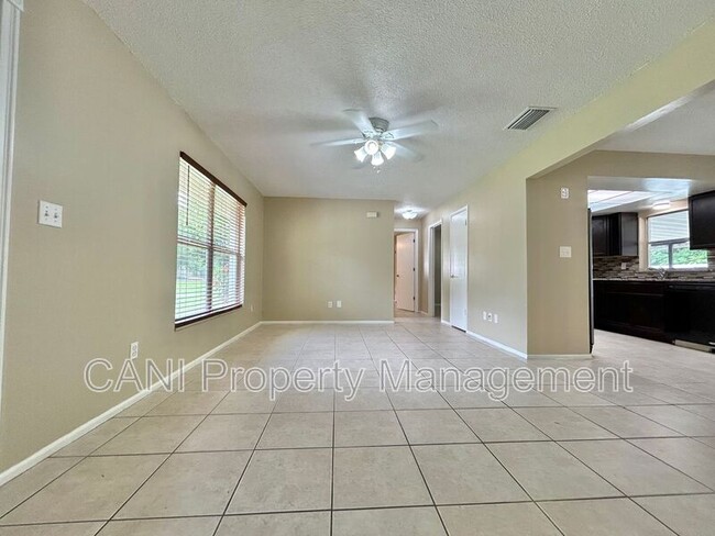 Photo - 300 N 3rd St House