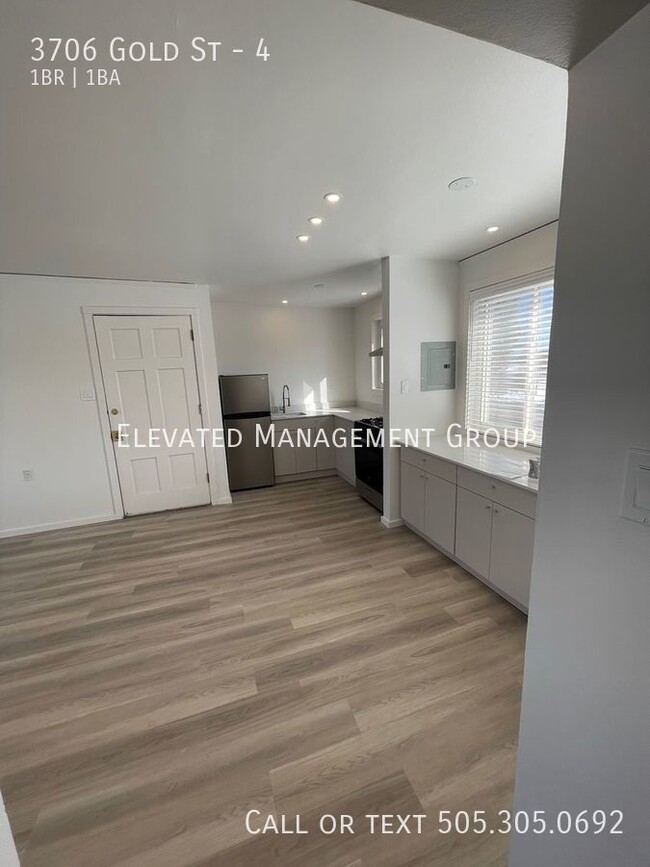 Building Photo - Amazing Fully Renovated 1 Bedroom in Heart...