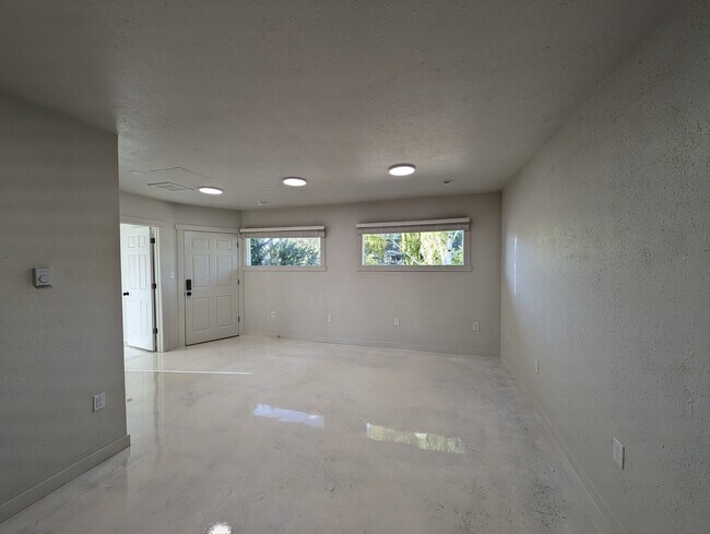 Foto del edificio - 5855 S View Rd