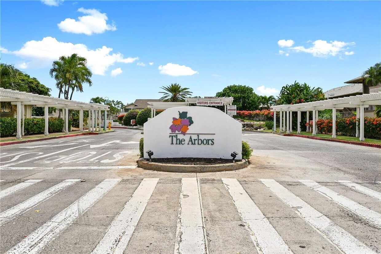 Primary Photo - SPACIOUS 2 BED/2BA/2PARKING TOWNHOUSE IN A...