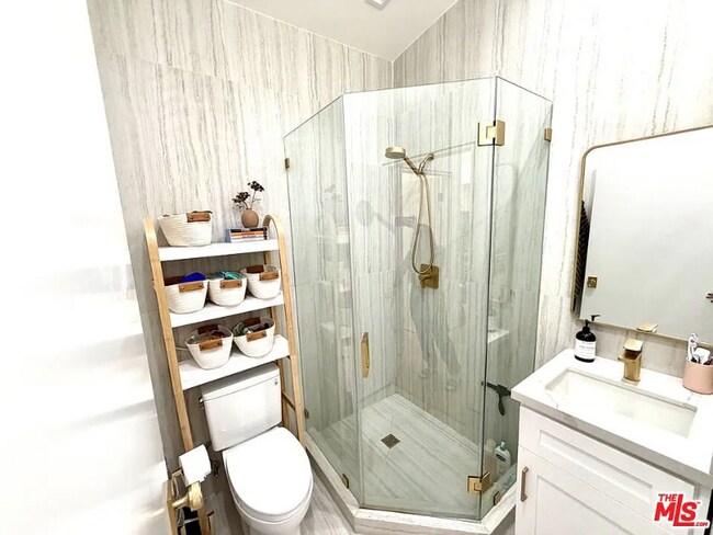 Foto del edificio - 5561 1/2 El Canon Ave