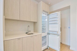 Building Photo - Concourse