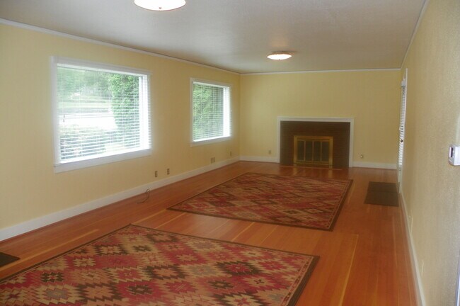 Foto del edificio - PETS CONSIDERED! Located in Bend's HISTORIC District, Walk to Drake Park! A/C, All Appliances, Ha...