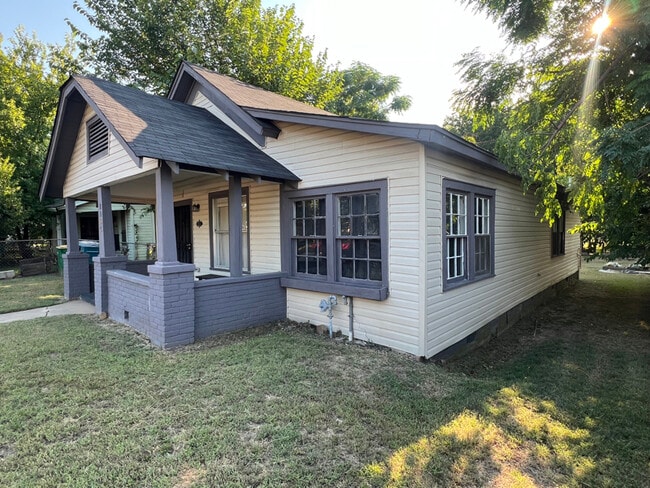 Building Photo - 1106 S Ringo St