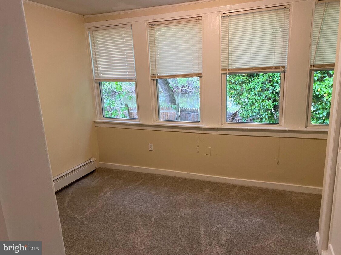 Foto del edificio - 322 W State St