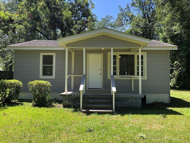 Building Photo - 215 5th Ave