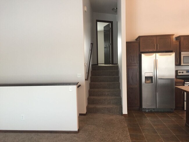 Building Photo - Deer Creek 3 bedroom/ 3 Bathroom Home