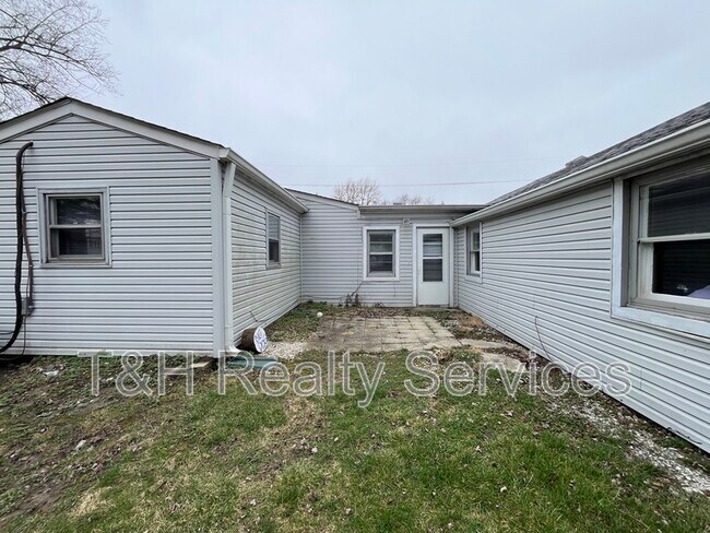 Building Photo - 103 Pine St