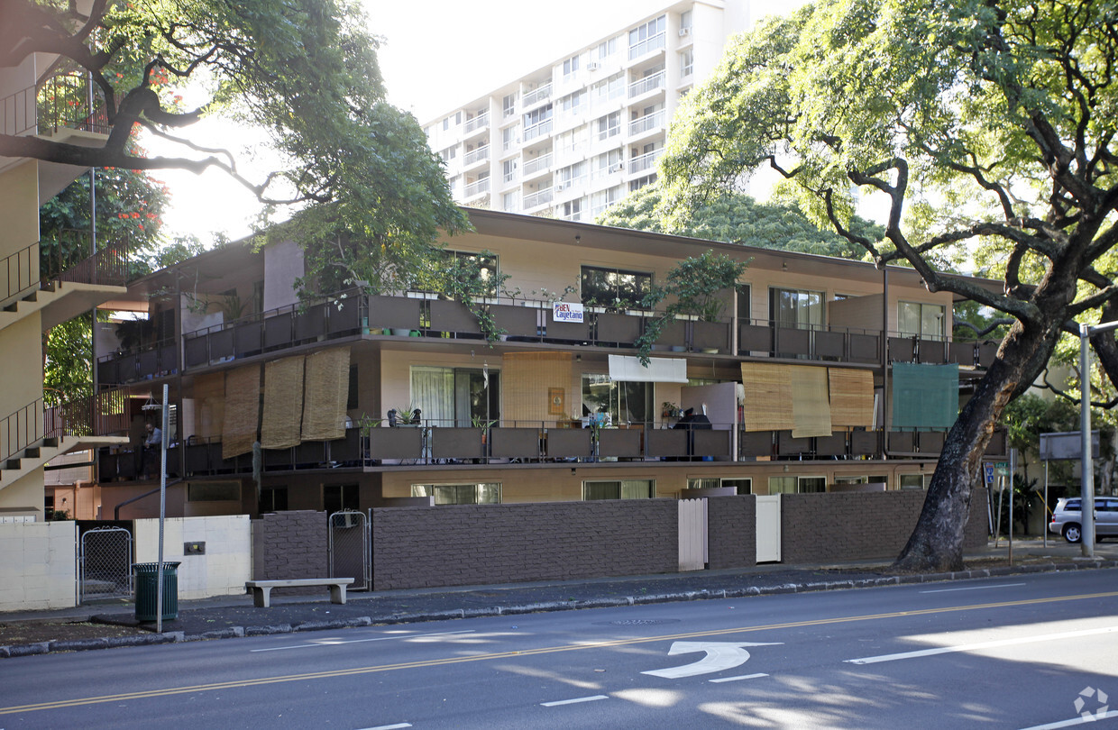 Building Photo - 1503 Punahou St