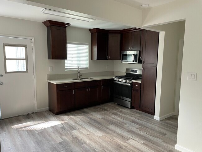 Foto del edificio - 4257 N Bellflower Blvd