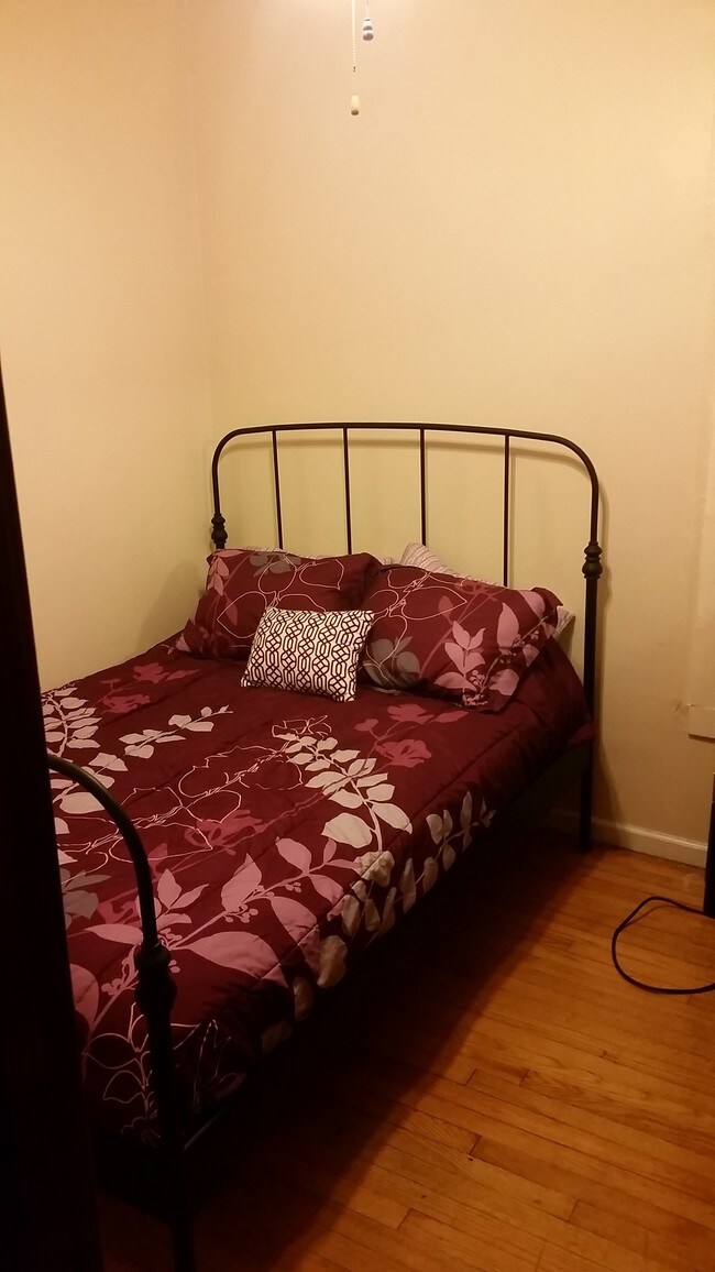 Foto del edificio - 2845 N Maplewood Ave