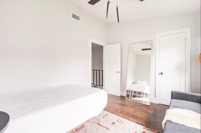 Foto del edificio - 3808 Southway Dr