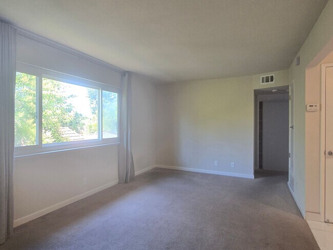 Foto del edificio - 3591 Brookdale Dr