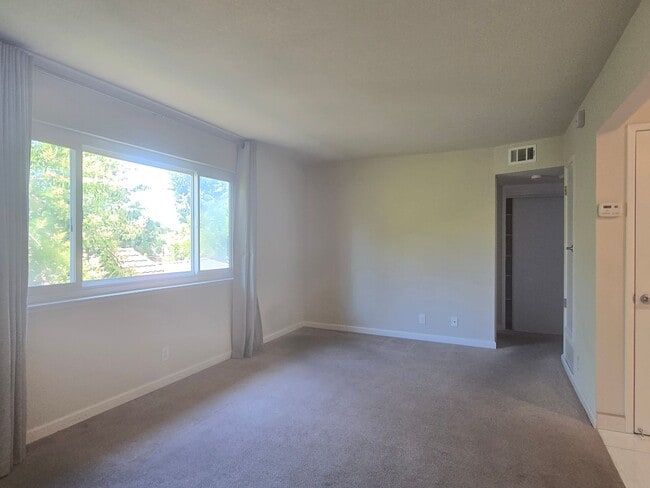 Building Photo - 3591 Brookdale Dr