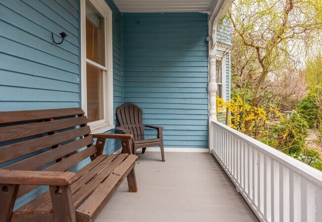 Foto del edificio - 51 Rindge Ave