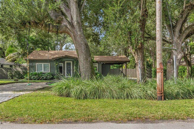 Building Photo - 6830 SW 69th Ave