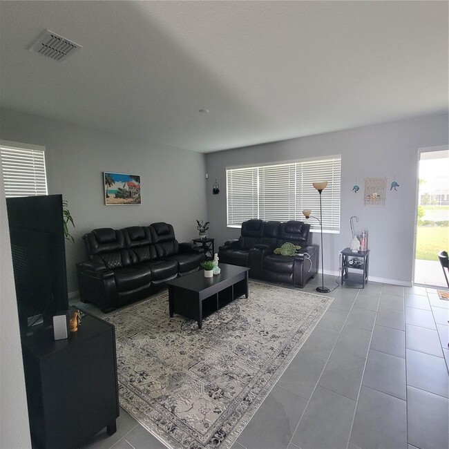 Foto del edificio - 875 Overpool Ave