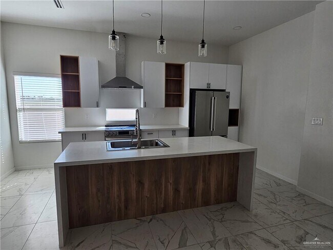 Foto del edificio - 8 N Revolution St