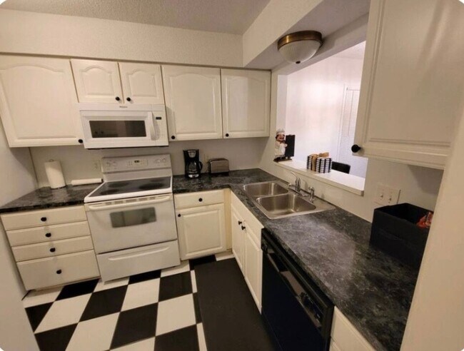 Foto del edificio - 400 17th Ave S