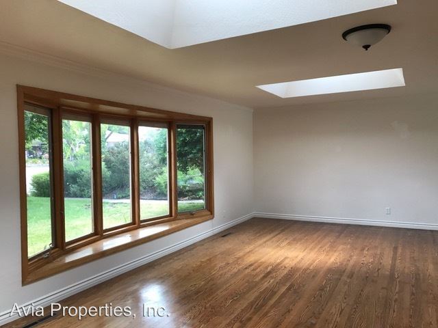 Building Photo - 2054 Wooded Glen Dr