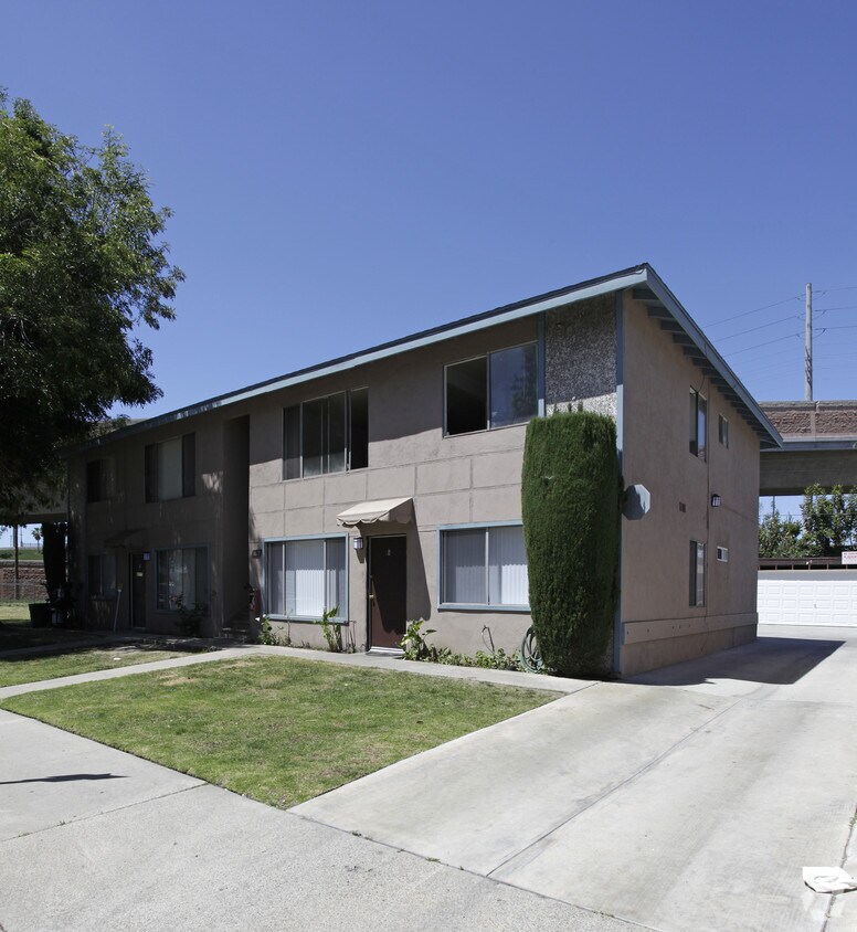 Primary Photo - 1619 Picadilly Way