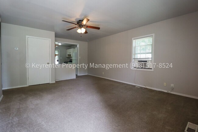 Foto del edificio - 2144 N Garrison Pl