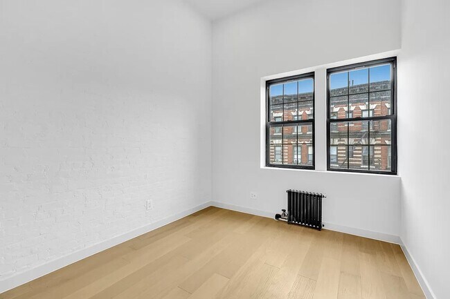 Building Photo - 184 Bleecker St