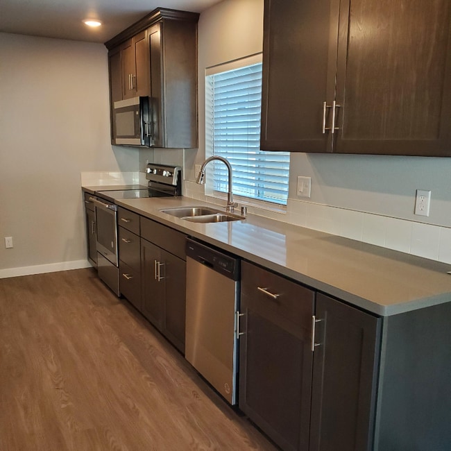 Building Photo - 9229 Kenwood Dr SW