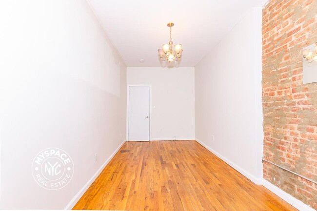 Building Photo - 1327 Halsey St