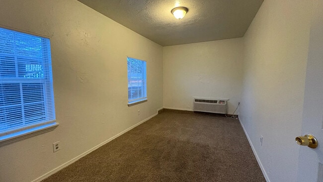 Building Photo - 2416 Queensbury Rd