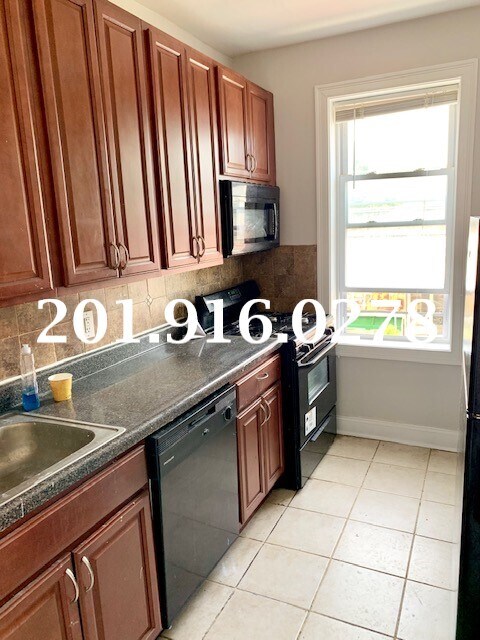 Foto del edificio - 1062 W Side Ave