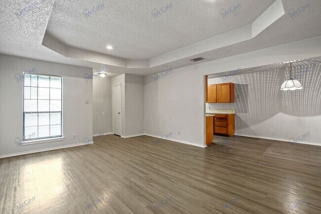 Foto del edificio - 6704 S Creek Dr