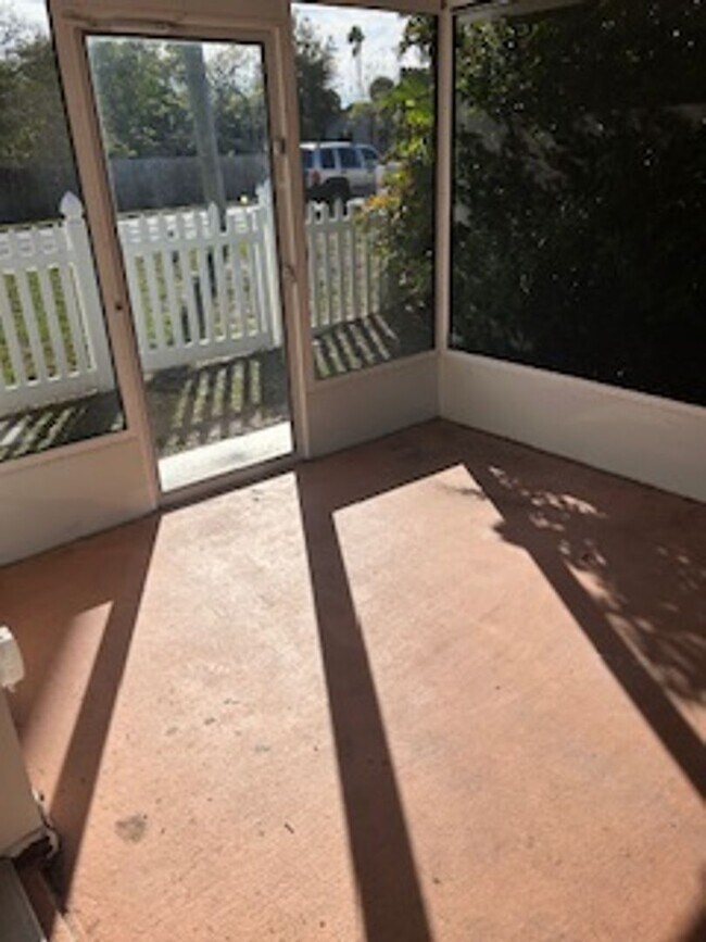 Foto del edificio - Beautiful 3/2 Available now!