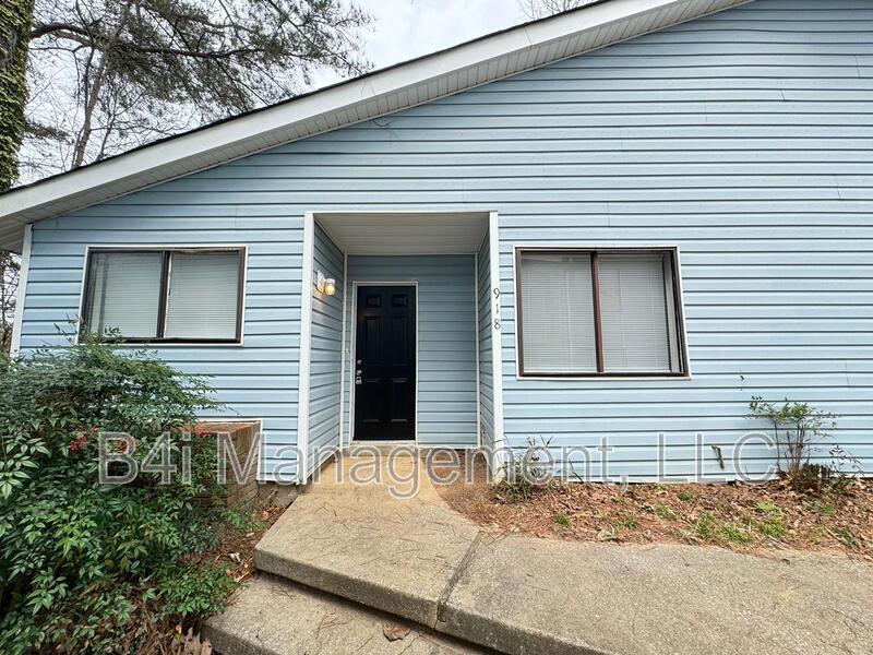 Foto principal - 918 Lakewood Ln