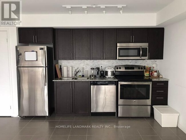 Photo du bâtiment - 830-1830 Lawrence Ave W