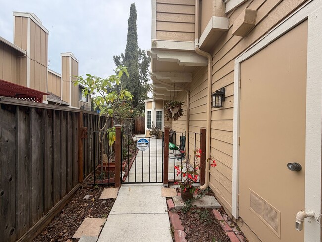 Building Photo - $4,600 | 4 Bed 2.5 Bath Available in Milpitas, CA!