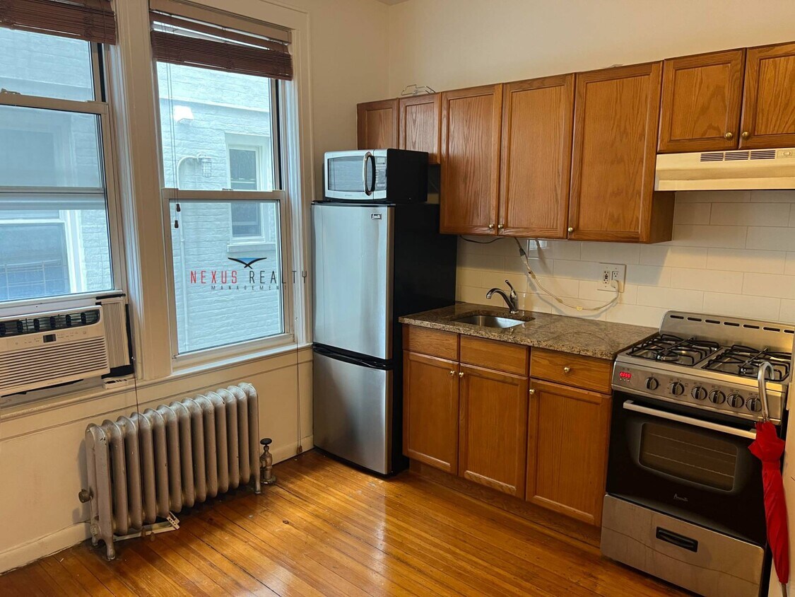 Primary Photo - 25-66-66 42nd St