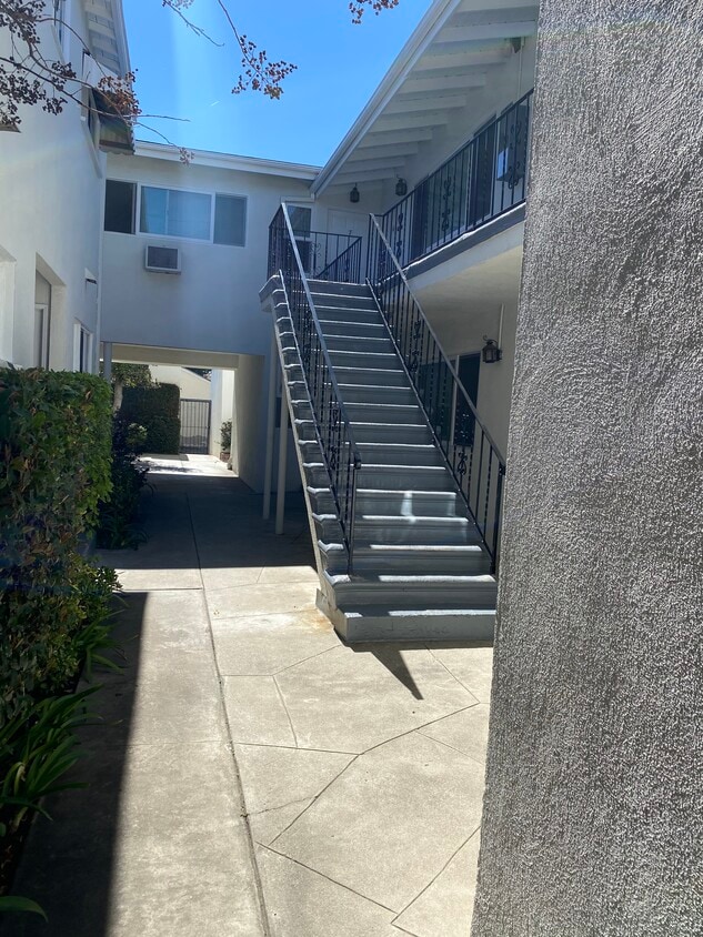 Primary Photo - 12606 Oxnard St