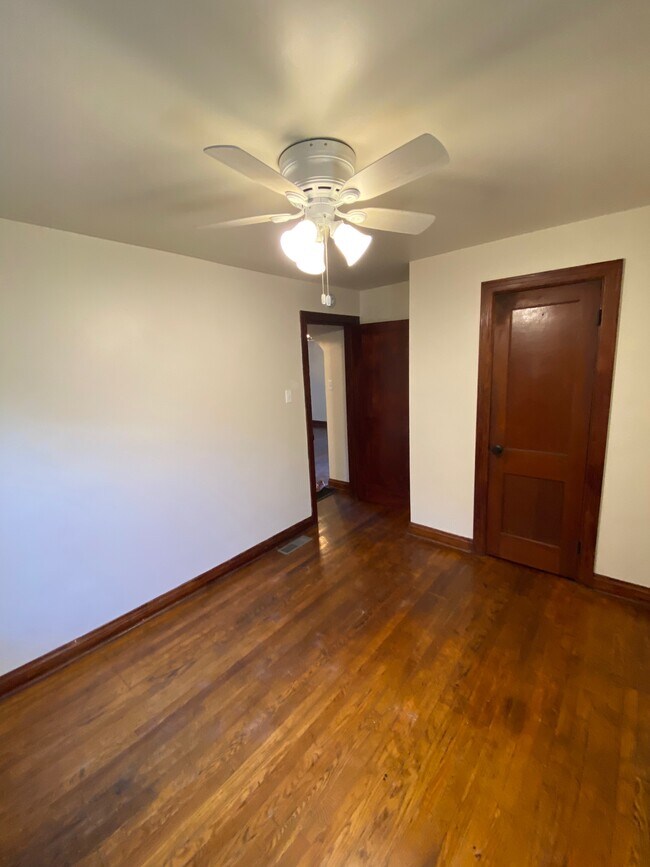 Foto del edificio - 604 W Worley St