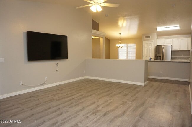 Building Photo - 2046 N Parish Ln