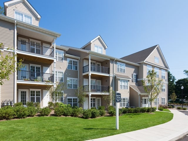 Building Photo - White Oaks at Wilton