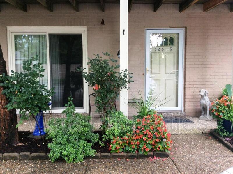 124 S Sherrin Ave Unit 9, Saint Matthews, KY 40207 Condo for Rent in