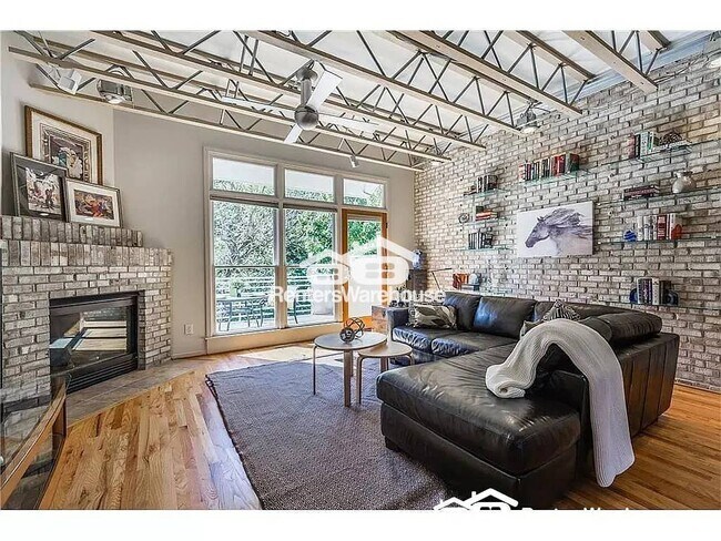 Building Photo - 1329 Peachtree View NE