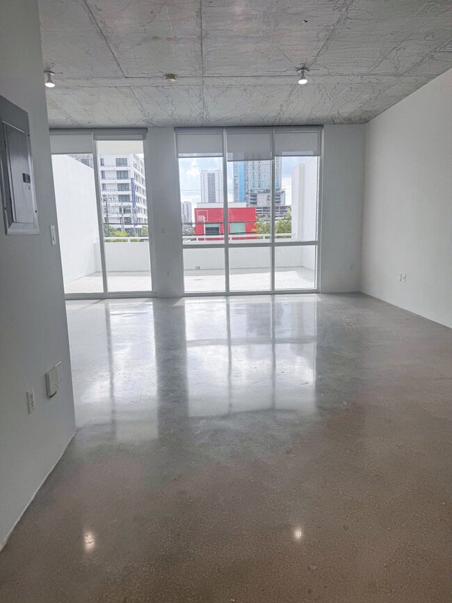 Building Photo - Cynergi Lofts at Wynwood