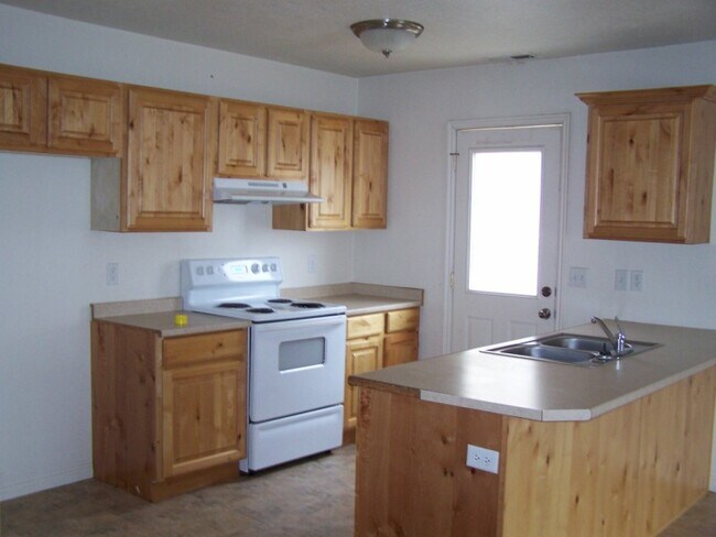 Building Photo - 1246 N 650 W