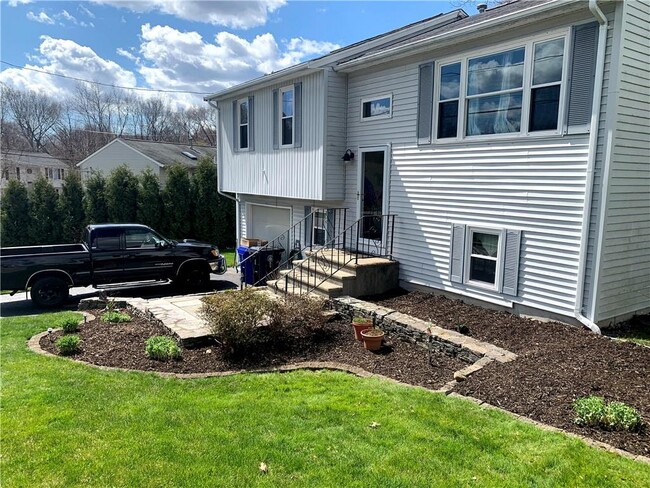 Building Photo - 1 Cypress Ct