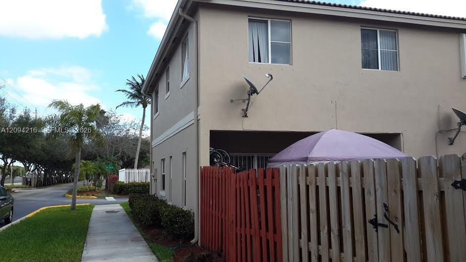 Foto del edificio - 16620 NW 72nd Ct