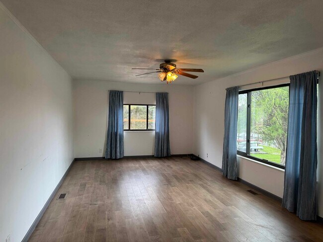 Foto del edificio - 92 Brookfield Dr