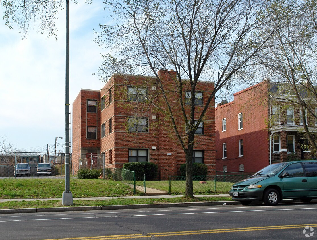 Primary Photo - 1621 E Capitol St SE