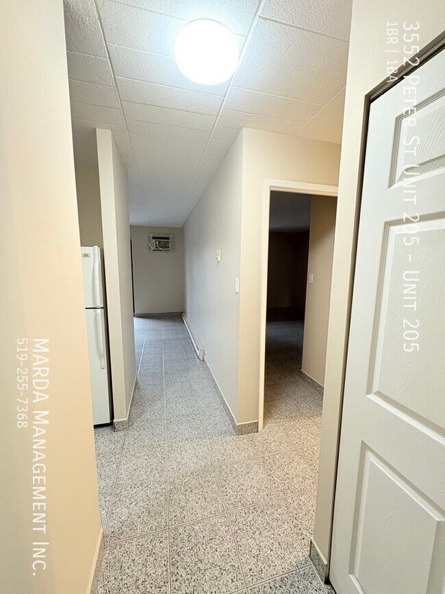 Photo du bâtiment - COZY 1 BED/1 BATH 2ND FLOOR APT - WEST END - ALL INCLUSIVE!!!